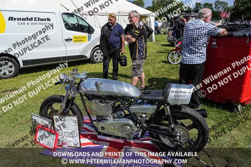Vintage motorcycle club;eventdigitalimages;mallory park;mallory park trackday photographs;no limits trackdays;peter wileman photography;trackday digital images;trackday photos;vmcc festival 1000 bikes photographs